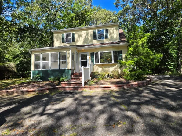 45 Christian Ave, Setauket, NY 11733