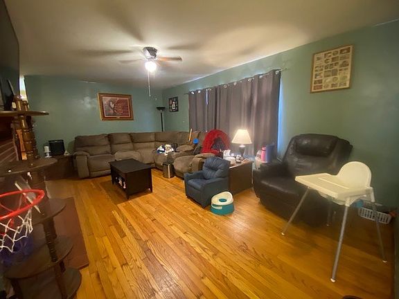 5th image of 347 W Broadway St