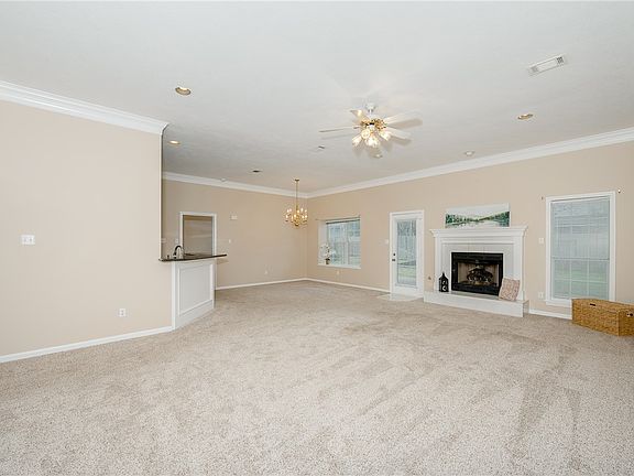 4th image of 3940 Oriole Ct