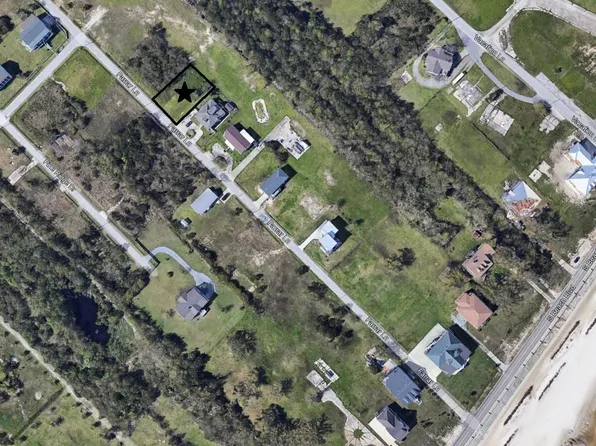 136 Farrar Ln, Waveland, MS 39576