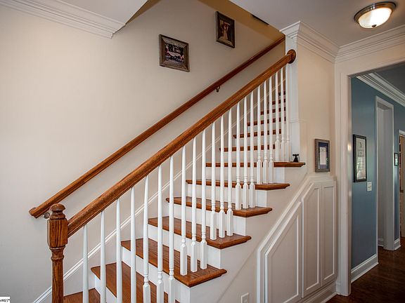 5th image of 23 Kittery Dr