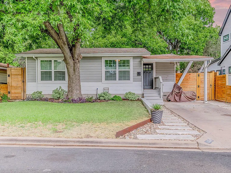 2404 Oak Crest Ave — Photo 1