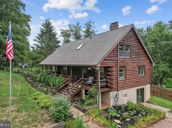 150 Oak Dr, Dover, PA 17315