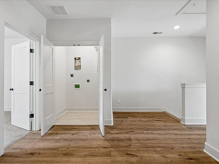 5486 End Village Dr E — Photo 15