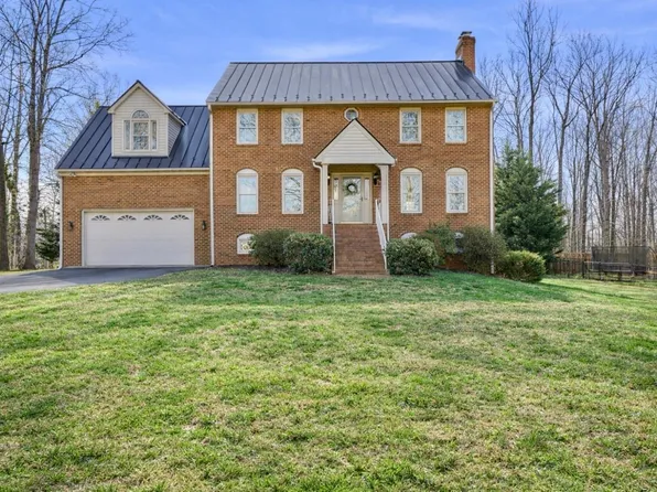 215 London Downs Dr, Forest, VA 24551