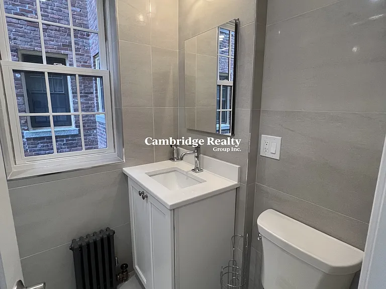 35 Park St #2T — Photo 16