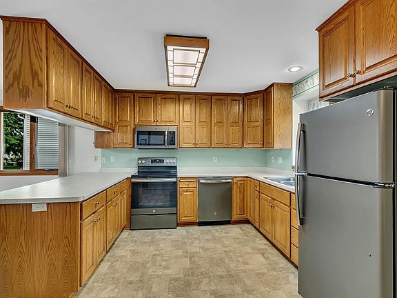2nd image of 703 2nd Ave NE
