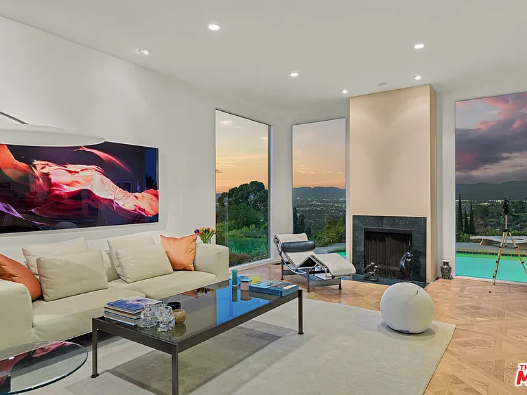 3340 Scadlock Ln — Photo 4