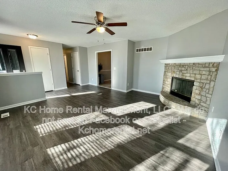 10606 N Oak Trafficway — Photo 5