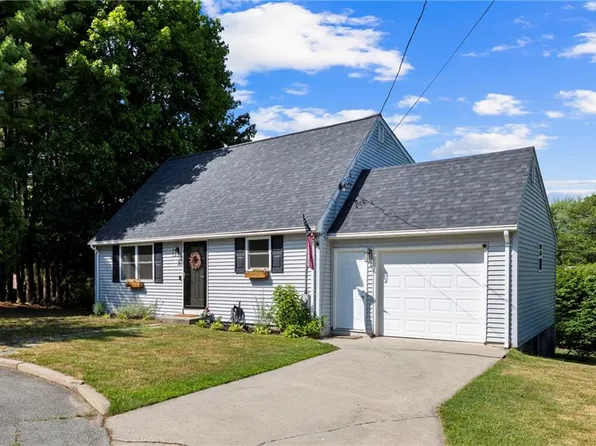 3 Marigold Cir, North Providence, RI 02904
