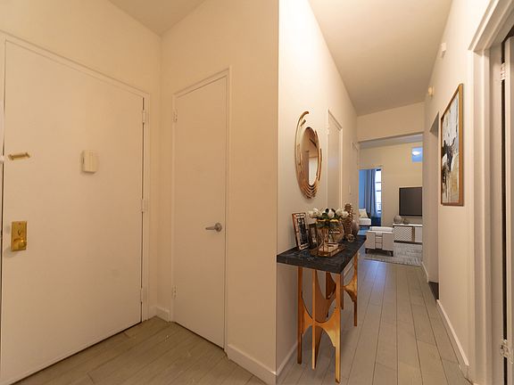 4th image of 210 E 38th St #D2