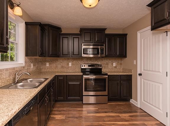 5th image of 313 Fox Xing Lot 313