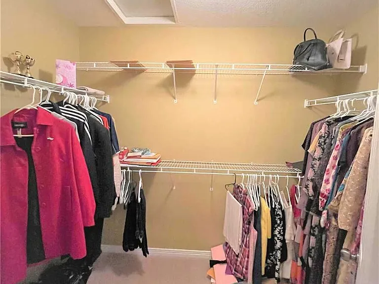 88 Sundance Cres — Photo 17