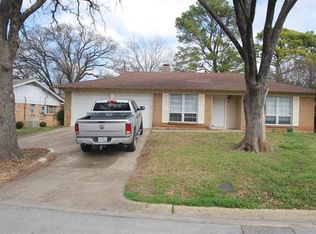 804 Ruth Ln, Hurst, TX 76053