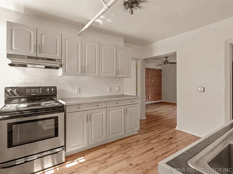 1520 E 17th St #E — Photo 15