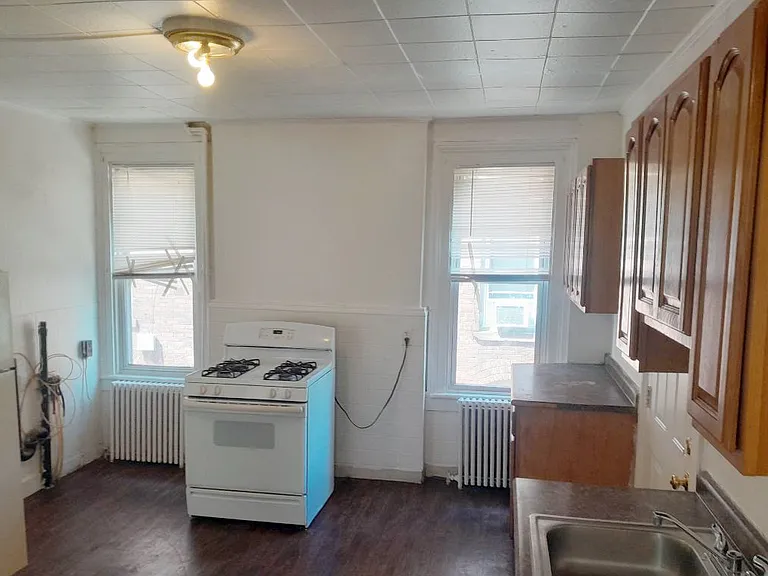 118-120 Babcock St — Photo 3