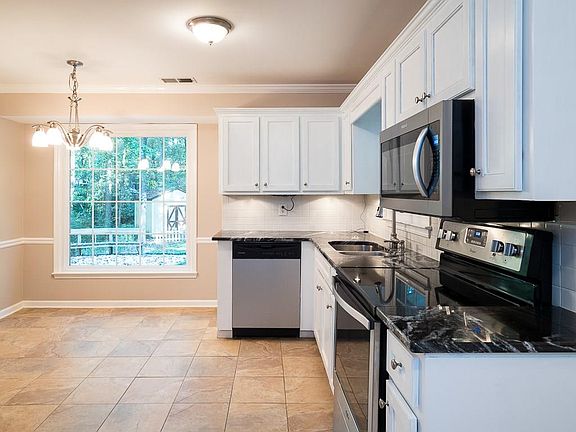 5th image of 3921 Vinyard Trce NE