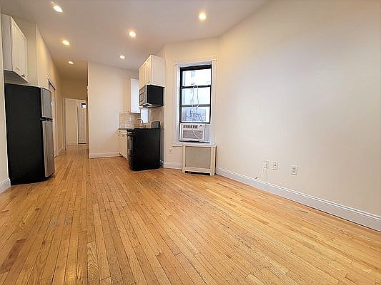 3rd image of 42 W 65th St #5X