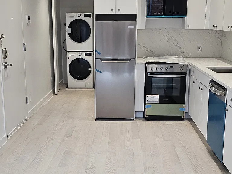 107 Mott St #4F — Photo 4