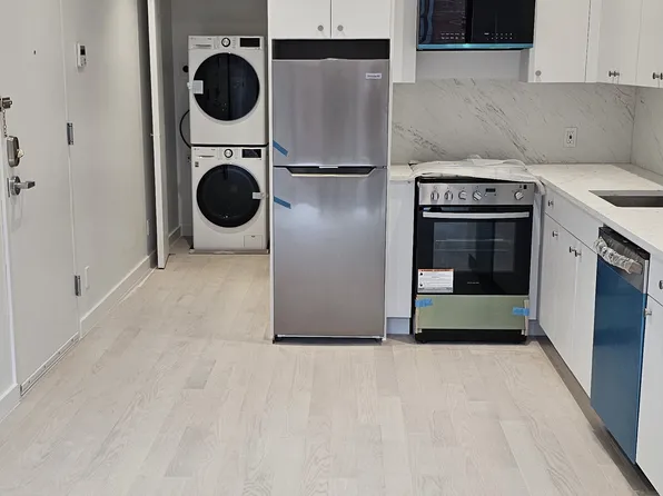 107 Mott Street image 3 of 11