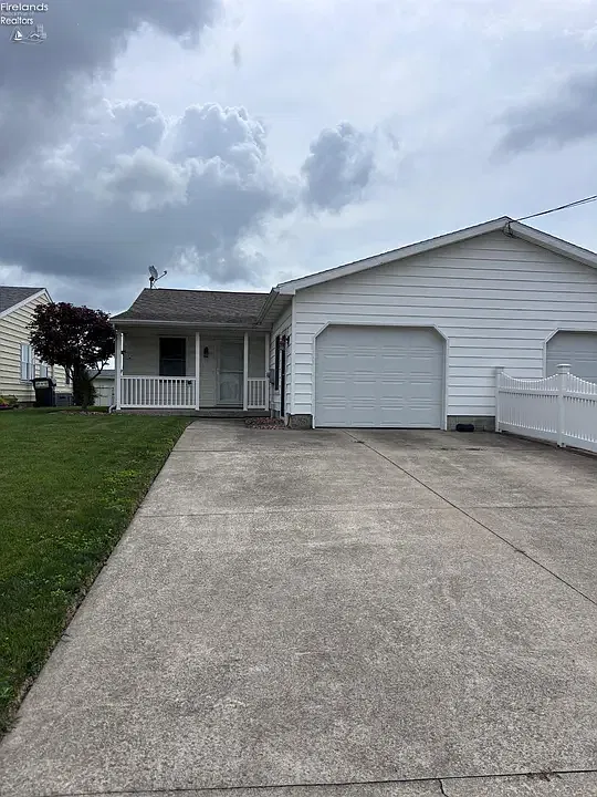 3 bed, 1064 sqft, $1,595 — Photo 2