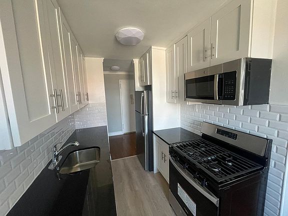 3rd image of 14420 38th Ave APT 6J