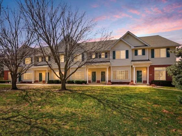 2090 Ridgeview Cir, Clive, IA 50325