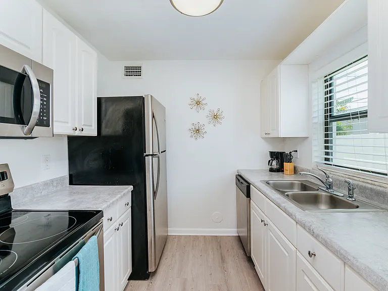 1100 NE 18th St #3 — Photo 10