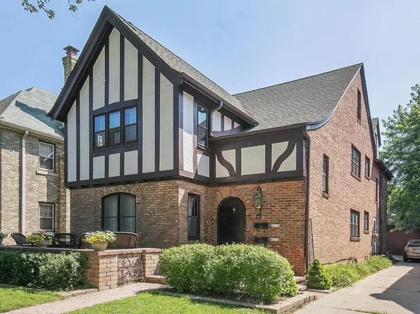 4216 N Farwell Ave, Shorewood, WI 53211