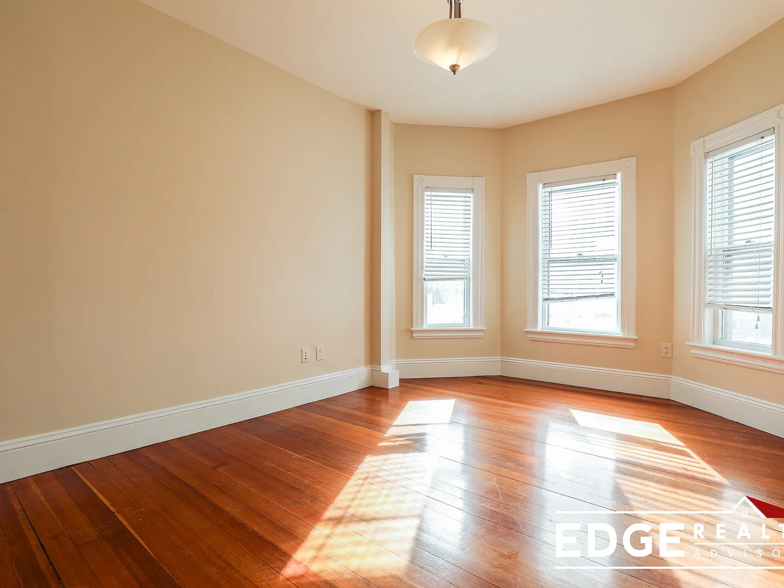 3 bed, 1200 sqft, $3,400 — Photo 2