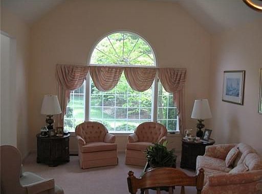 2nd image of 2641 Pin Oak Dr