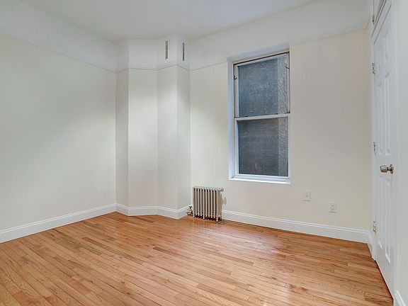 4th image of 215 W 116th St #5H