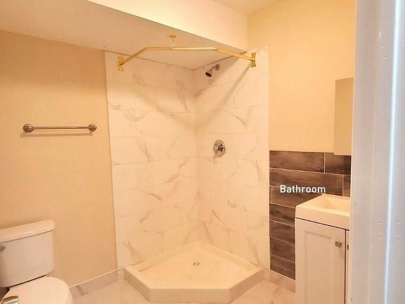 5th image of 328 Hillside Ave #3