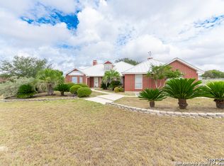 508 Flower Trail Loop, Floresville, TX 78114