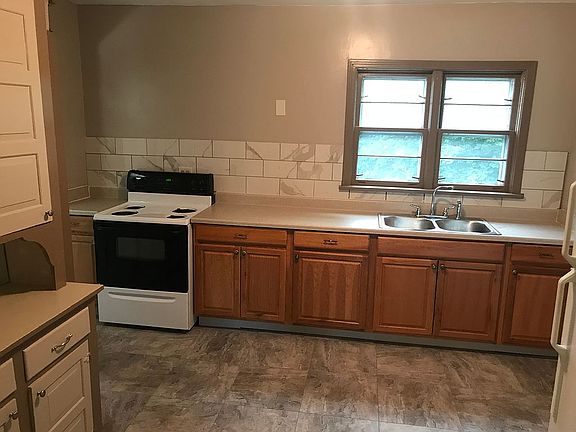 2nd image of 908-10 W 10th St