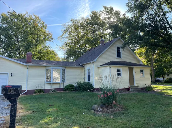 421 Lena St, Nokomis, IL 62075