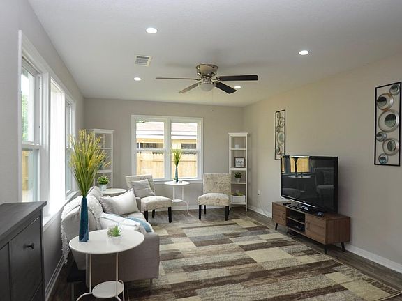 2nd image of 2654 Palmetto Ave