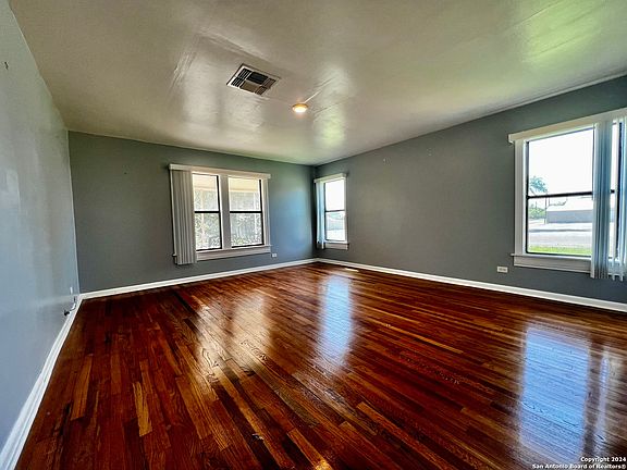 5th image of 205 N Johnson