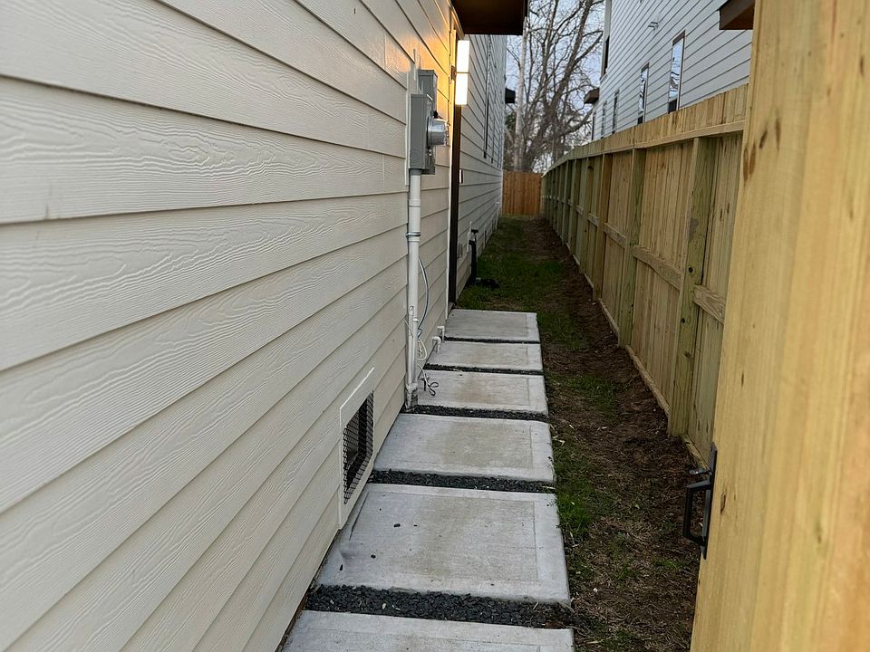 Front Entrance to front door
