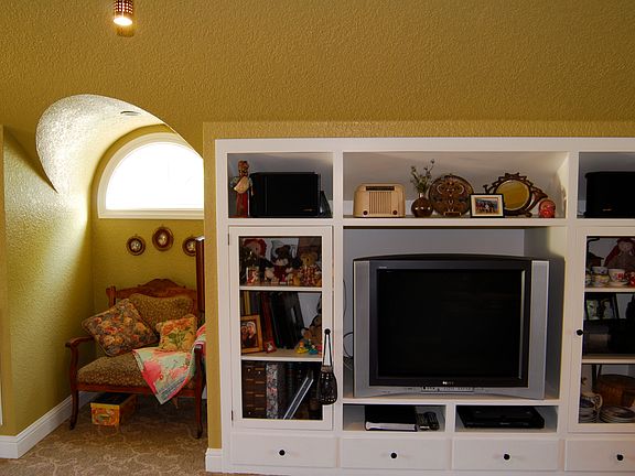 5th image of 1520 W College Ave