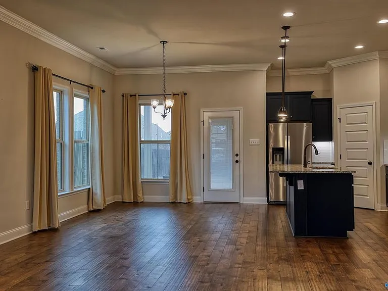 12786 Juniors Dr — Photo 2