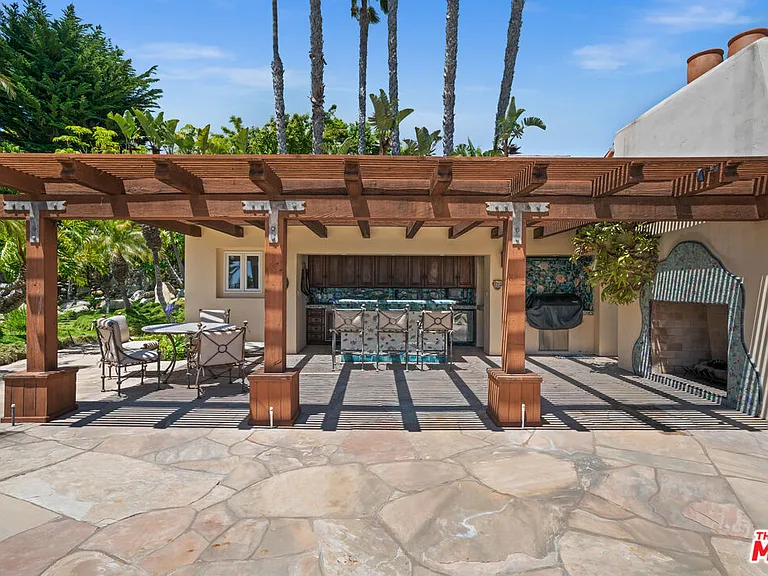 7160 Dume Dr — Photo 26