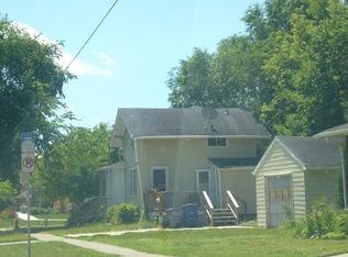 321 11th St S, Moorhead, MN 56560