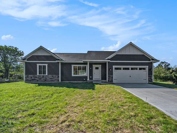 13356 Forest River Dr, Lowell, MI 49331