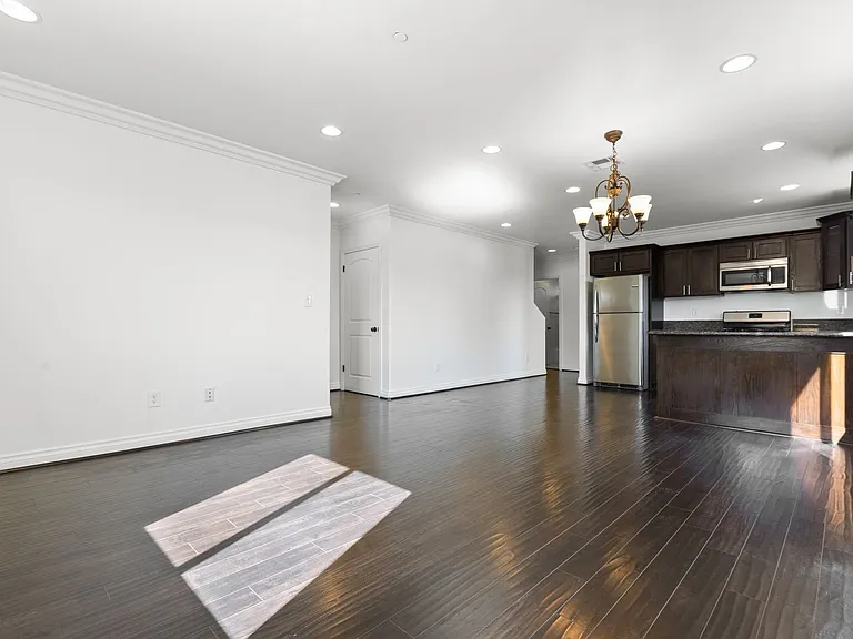 1534 N Soto St — Photo 3