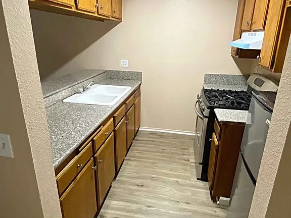 3rd image of 2475 Cedar Ave APT K