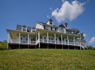 237 Midway Crossing Dr, Clyde, NC 28721