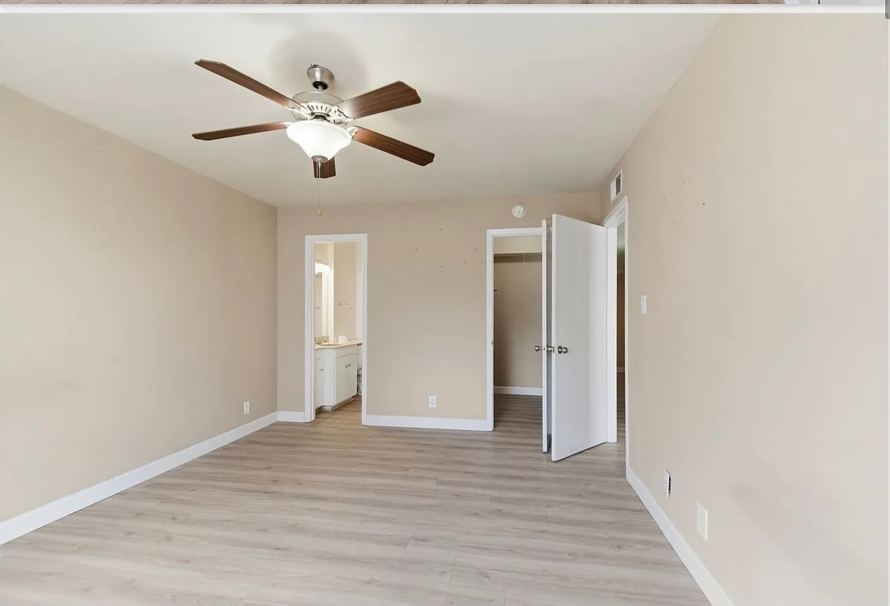 2 bed, 961 sqft, $1,900 — Photo 1