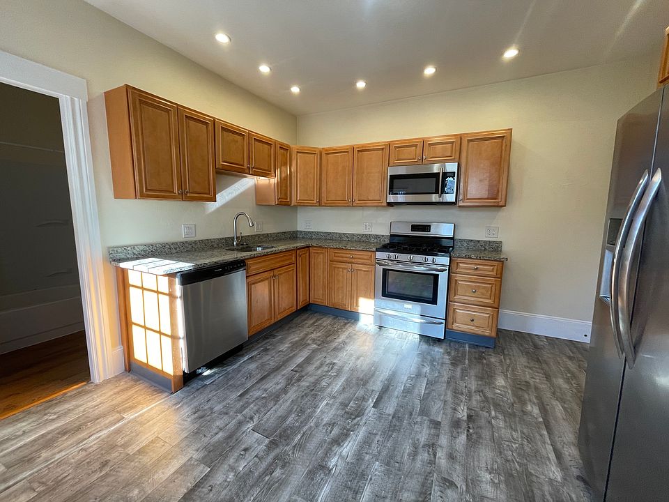 1st image of 76 Robbins St #1