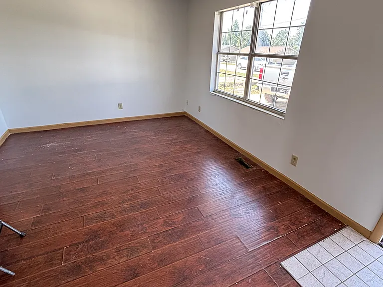 310 Southern Dr — Photo 2